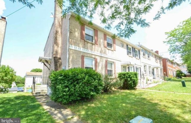 property at 1125 W Washington St