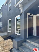 5528 Franklin Ave in Los Angeles, CA - Building Photo - Building Photo