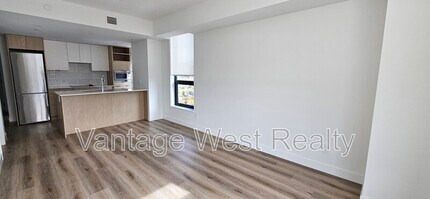 1488 Bertram St in Kelowna, BC - Building Photo - Building Photo