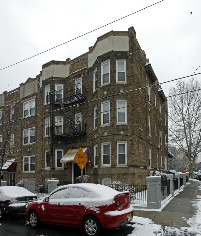 17 Oak St in Weehawken, NJ - Building Photo - Building Photo