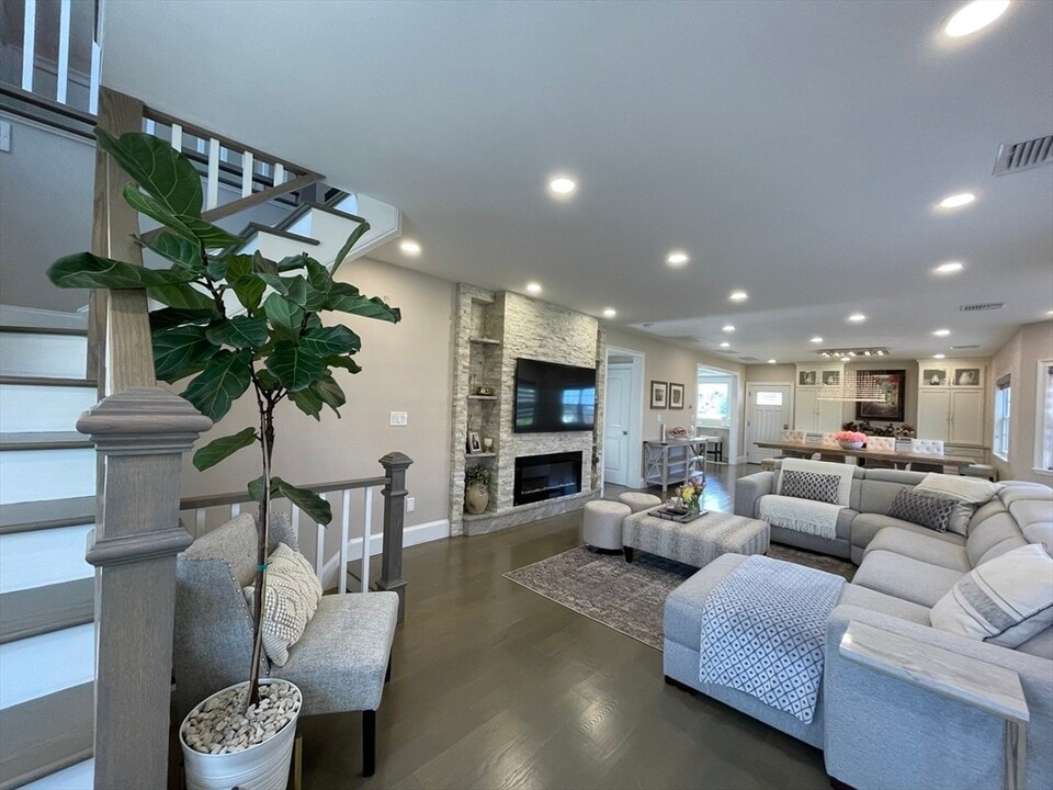 20 Trevalley Rd, Unit 2 in Revere, MA - Building Photo