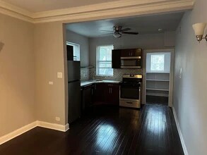 7839 S Saginaw Ave, Unit 2 in Chicago, IL - Building Photo - Building Photo