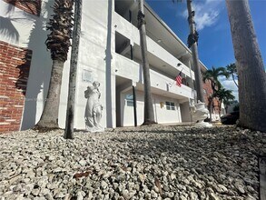 17001 NE 9th Ave in Miami, FL - Building Photo - Building Photo