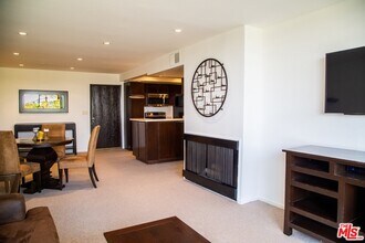 1134 Alta Loma Rd-Unit -214 in West Hollywood, CA - Building Photo - Building Photo