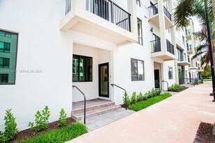 8167 NW 41st St in Doral, FL - Building Photo