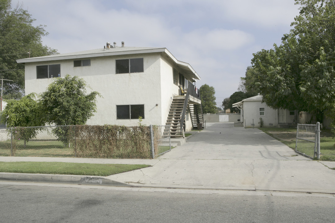 11643 207th St in Lakewood, CA - Building Photo