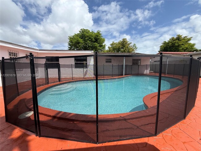 1220 SW 78th Ave in Miami, FL - Building Photo - Building Photo