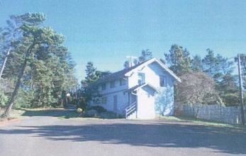 Sea Krest Lodge in Newport, OR - Building Photo - Building Photo