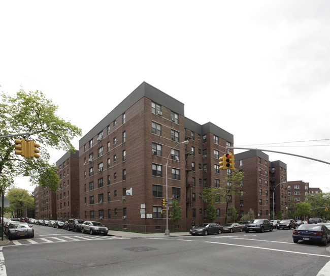 74-10 35th Ave in Jackson Heights, NY - Building Photo - Building Photo