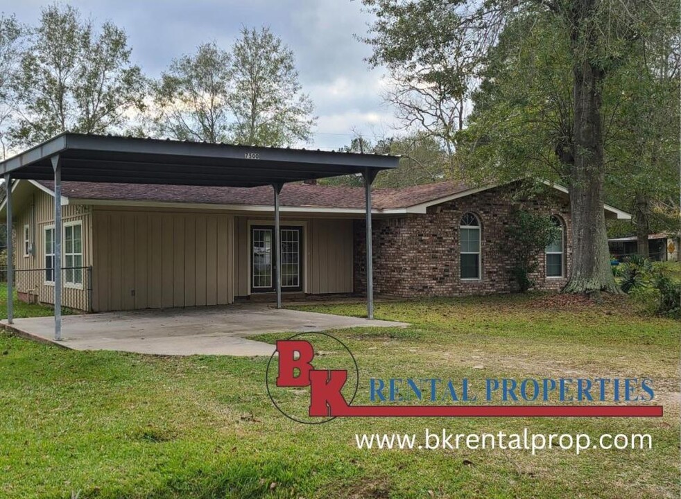 7500 Odom Rd in Silsbee, TX - Building Photo