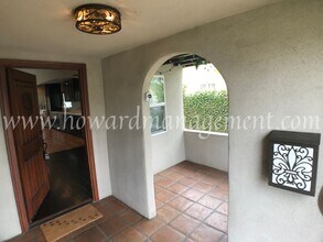 2832 S Victoria Ave in Los Angeles, CA - Building Photo - Building Photo