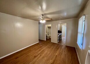 514 Ruddy St in Lockhart, TX - Building Photo - Building Photo