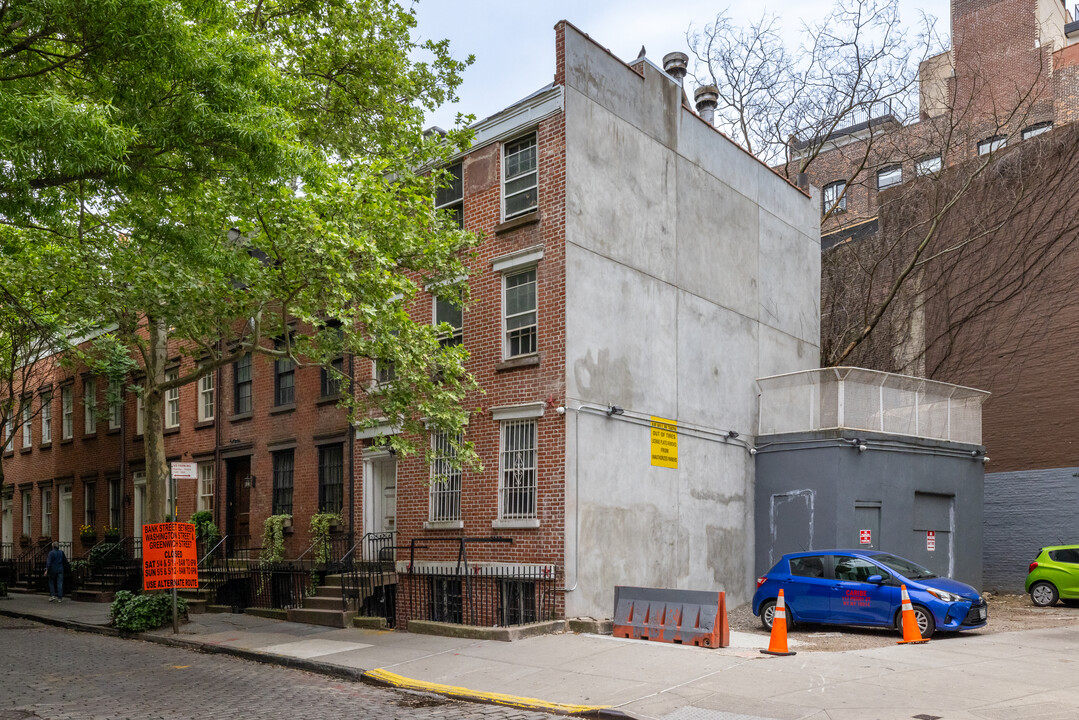 136 Bank Street in New York, NY - Building Photo