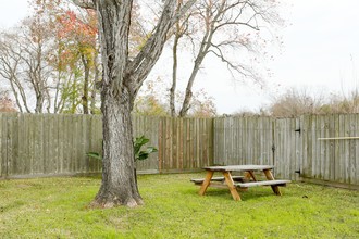 Buena Vista Townhomes in Pasadena, TX - Foto de edificio - Building Photo