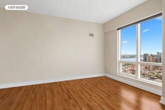 350 W 42nd St in New York, NY - Building Photo - Building Photo