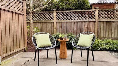 2430 Henry Av in Sidney, BC - Building Photo - Building Photo