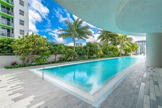 488 NE 18th St, Unit 2301 in Miami, FL - Building Photo - Building Photo