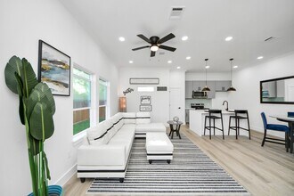 9307 Jutland Rd in Houston, TX - Building Photo - Building Photo