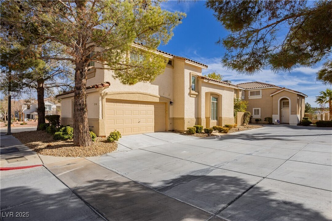 2345 Cliffwood Dr in Henderson, NV - Building Photo