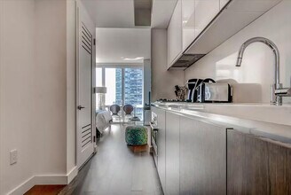 605 W 42nd St in New York, NY - Building Photo - Building Photo