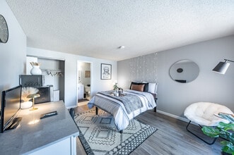 Elevation at the U in Reno, NV - Foto de edificio - Building Photo