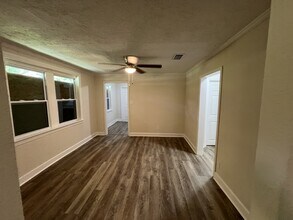 1975 W 12th St in Jacksonville, FL - Building Photo - Building Photo