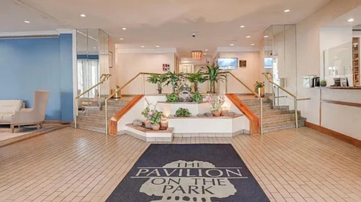 5340 Holmes Run Pky, Unit 1118 in Alexandria, VA - Foto de edificio