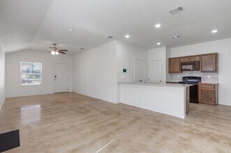 1106 Barbara Jordan St in Killeen, TX - Foto de edificio - Building Photo