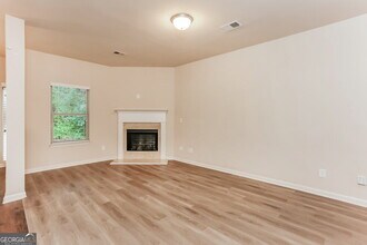 250 Stillwood Dr in Newnan, GA - Building Photo - Building Photo