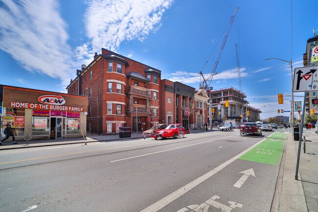 1121 Bloor St W in Toronto, ON - Building Photo - Building Photo