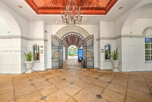 8385 Whisper Trace Way in Naples, FL - Building Photo