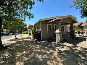 201 Semple St in Modesto, CA - Building Photo - Building Photo