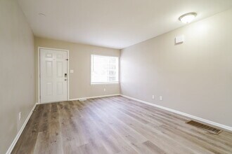 367 Lady Guinevere Way in Jonesboro, GA - Building Photo - Building Photo