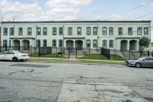 21-31 Linden Pl in Hempstead, NY - Foto de edificio - Building Photo