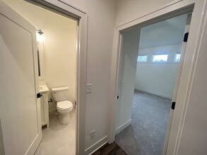 1517 SW Hedgewood Ln in Lee's Summit, MO - Foto de edificio - Building Photo