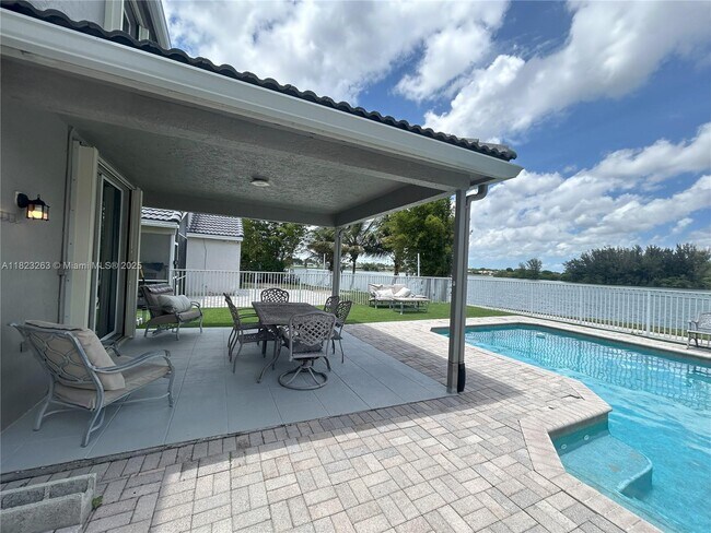 5708 S Plum Bay Pkwy in Tamarac, FL - Building Photo - Building Photo