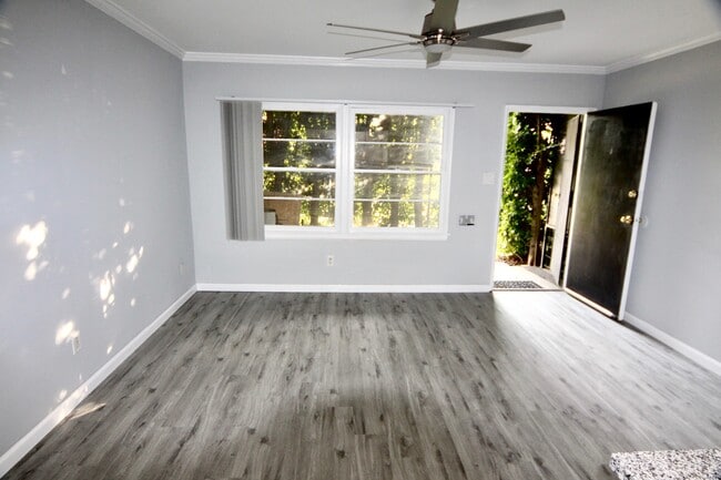 10054 Culver Blvd, Unit 2nd Floor in Culver City, CA - Building Photo - Building Photo