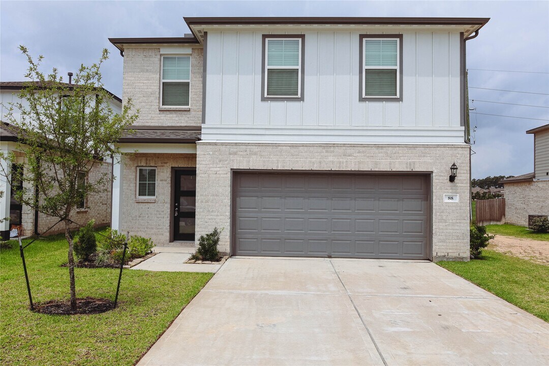 88 Ashe Juniper Wy in Magnolia, TX - Building Photo