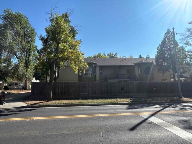 property at 913 E Uintah St