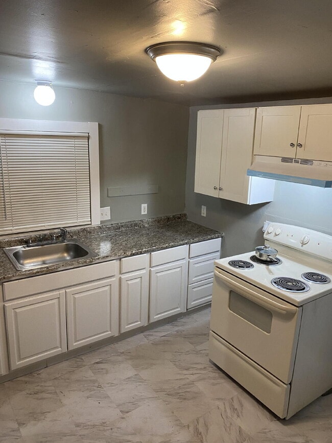 8127 Airport Rd in St. Louis, MO - Building Photo - Building Photo