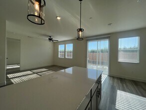 2312 N Kayenta St in Visalia, CA - Building Photo - Building Photo