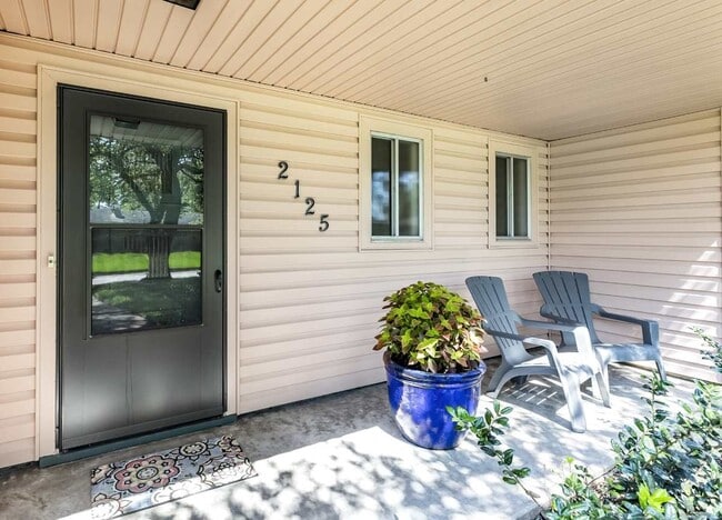 property at 2125 Shady Ln