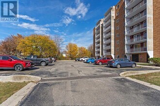 120 Pickering Dr in Amherstburg, ON - Building Photo - Building Photo