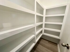 12176 Ridge Top Dr in Panorama Village, TX - Foto de edificio - Building Photo