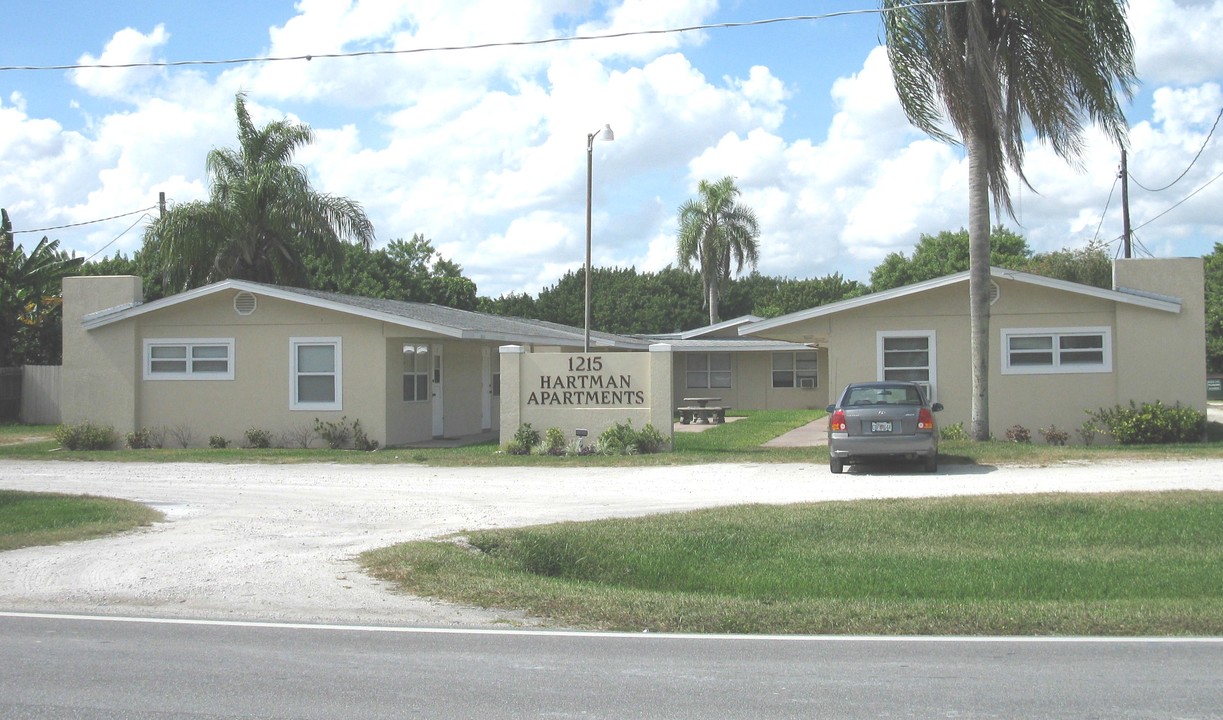 1215 Hartman Rd in Fort Pierce, FL - Building Photo