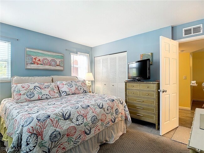 100 Forest Lakes Blvd in Naples, FL - Foto de edificio - Building Photo