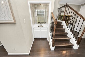 1112 Bering Dr in Houston, TX - Building Photo - Building Photo