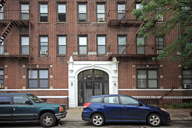 25-70 41st St in Long Island City, NY - Foto de edificio - Building Photo