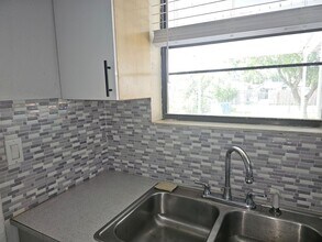 2431 Liberty St in Hollywood, FL - Building Photo - Building Photo