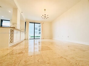 6061 Collins Ave in Miami Beach, FL - Building Photo - Building Photo